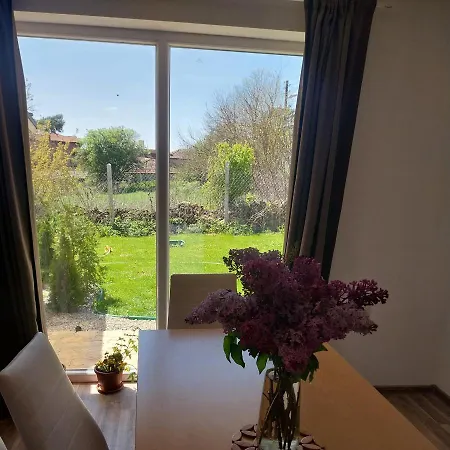 Sanny's House * Ezerets