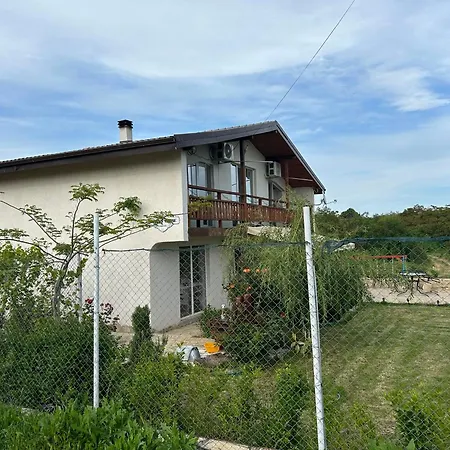 Sanny's House בית נופש Ezerets